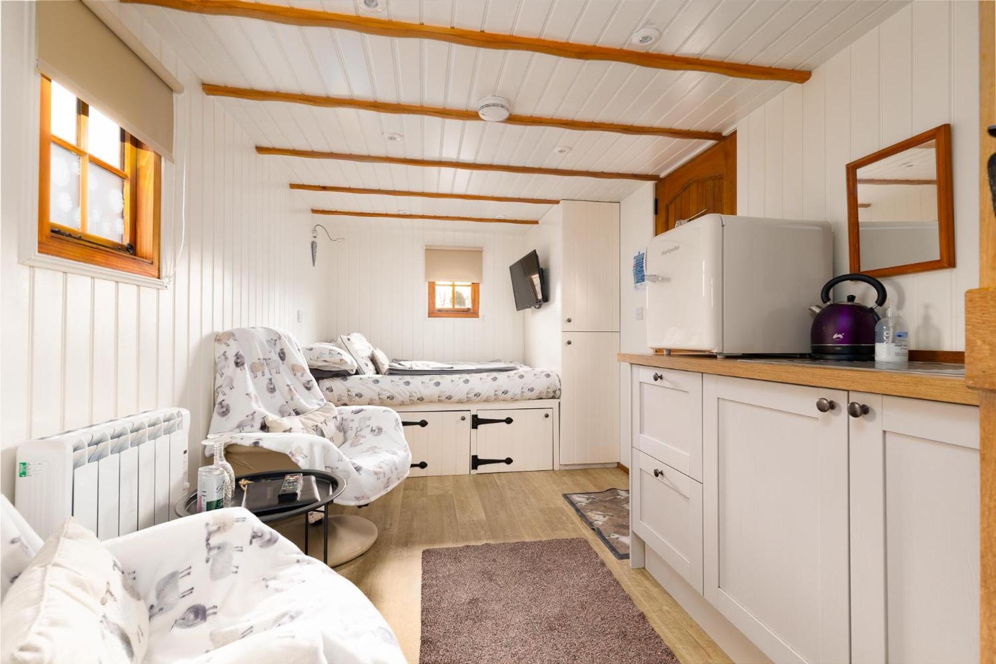 Shepherds Hut, West Ayton, スカーバラ エクステリア 写真